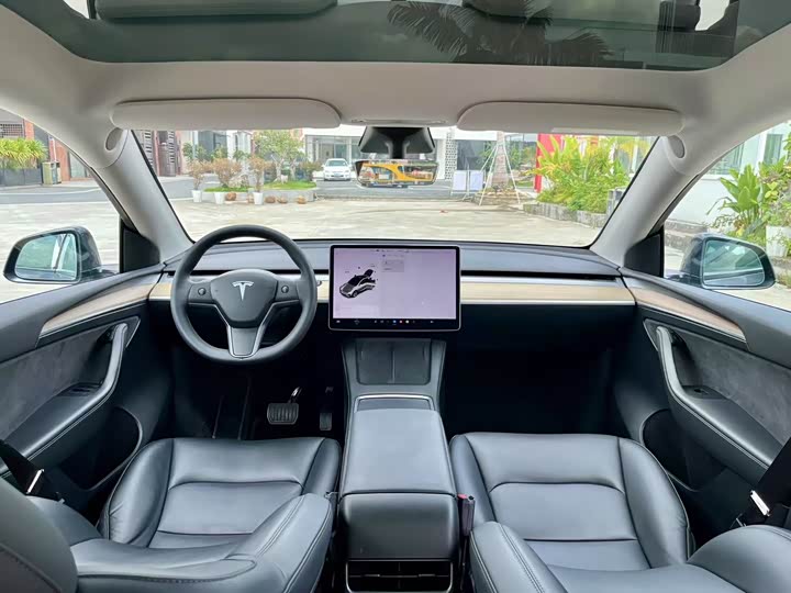 Фото 12 - Tesla Model Y