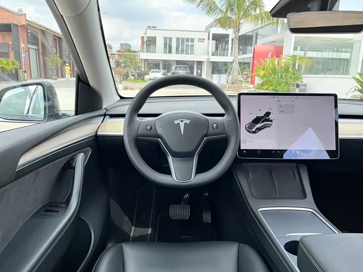 Фото 13 - Tesla Model Y