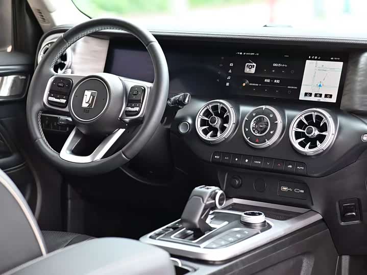 Фото 6 - Tank 300