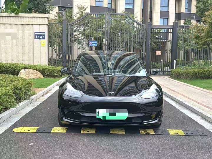 Фото 2 - Tesla Model 3