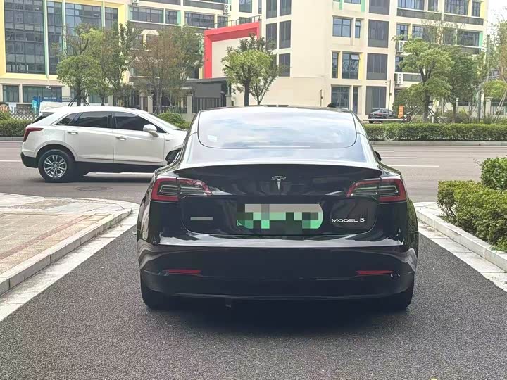 Фото 8 - Tesla Model 3