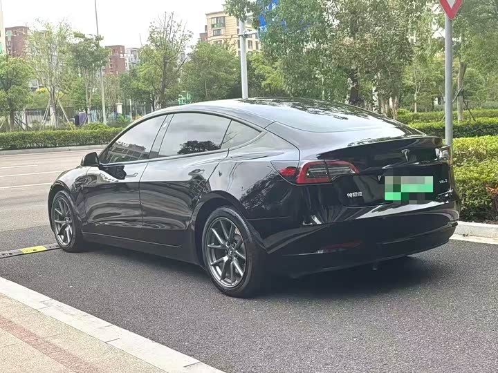 Фото 9 - Tesla Model 3