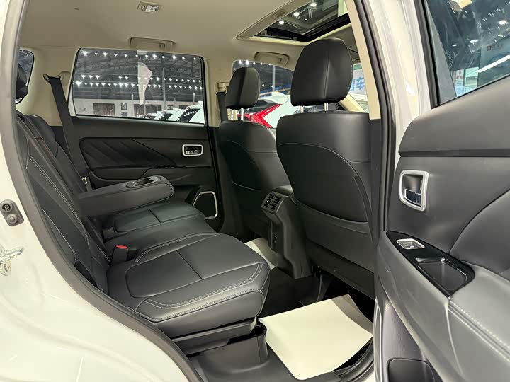 Фото 16 - Mitsubishi Outlander