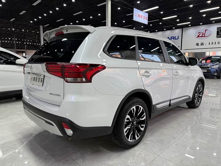 Фото 6 - Mitsubishi Outlander