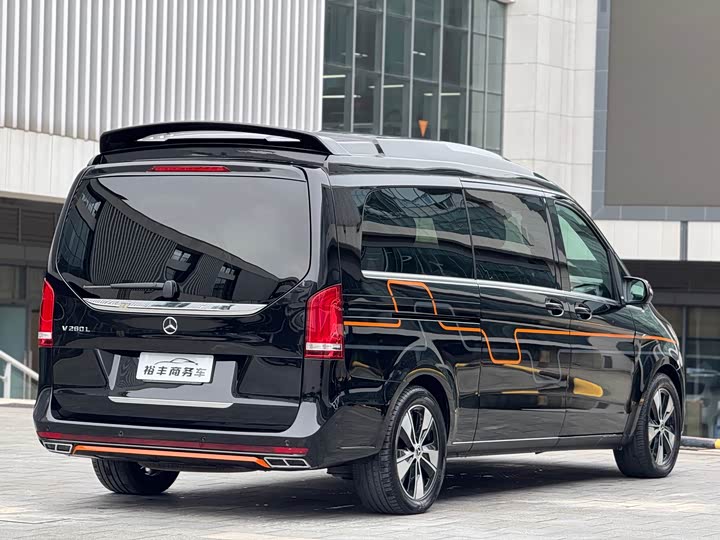 Фото 13 - Mercedes-Benz V-Class