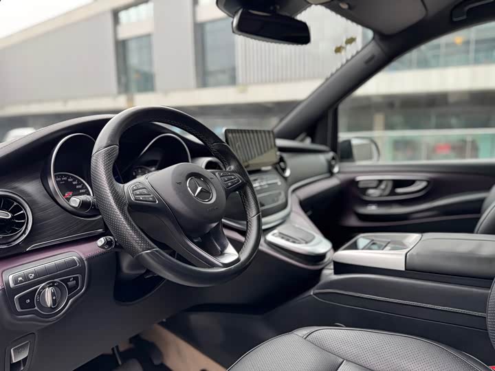 Фото 5 - Mercedes-Benz V-Class