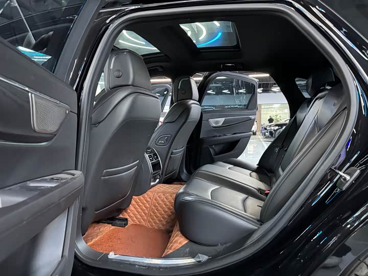 Фото 10 - Cadillac CT6