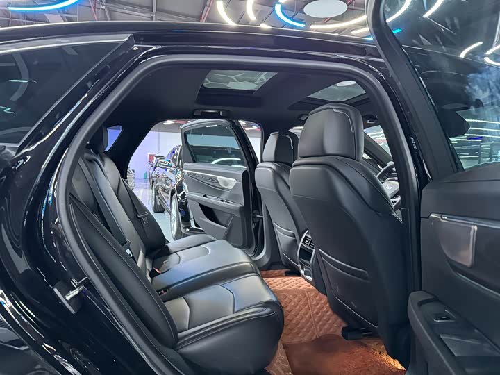 Фото 13 - Cadillac CT6