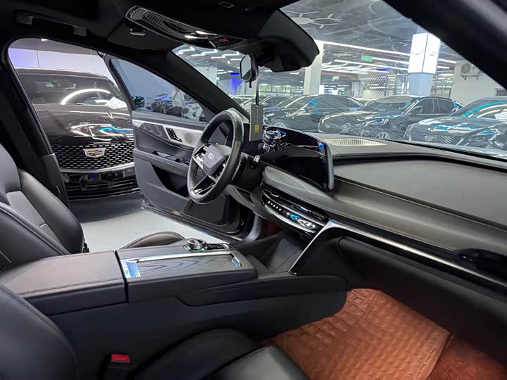 Фото 15 - Cadillac CT6