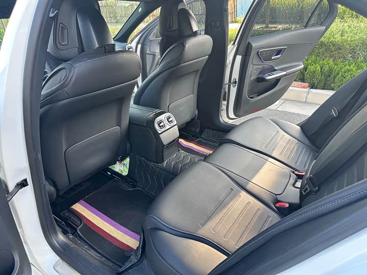 Фото 28 - Mercedes-Benz C-Class