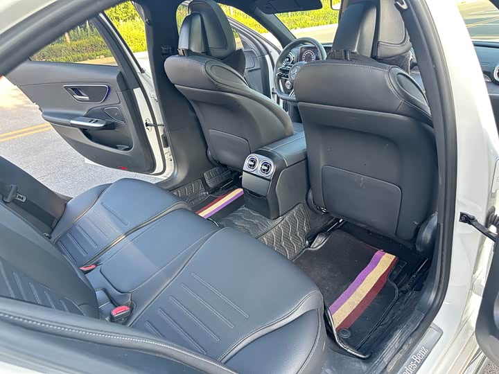 Фото 33 - Mercedes-Benz C-Class