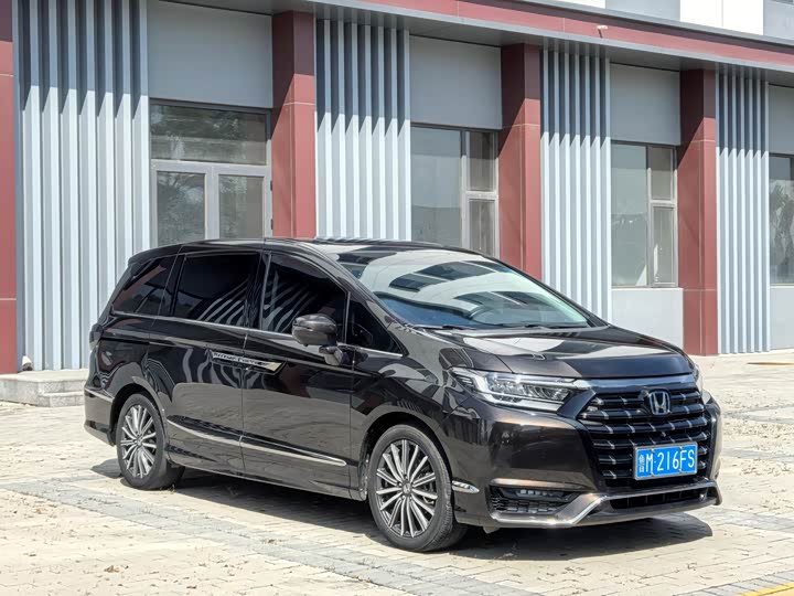 Фото 2 - Honda Elysion