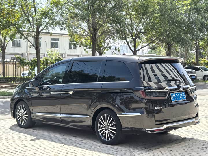 Фото 5 - Honda Elysion