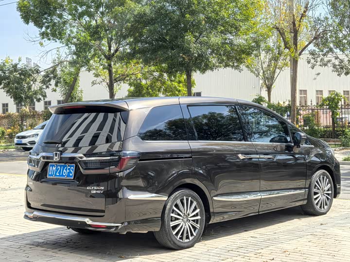 Фото 6 - Honda Elysion