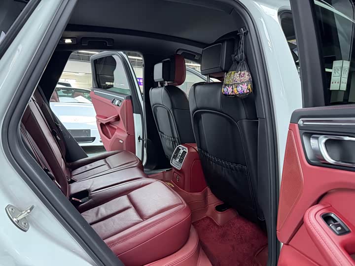 Фото 16 - Porsche Macan