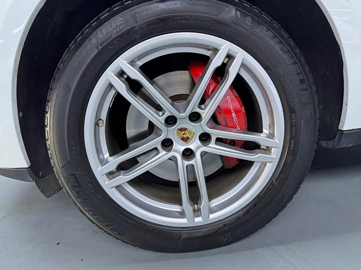 Фото 18 - Porsche Macan