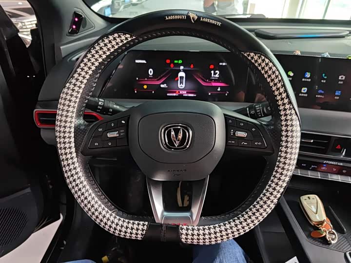 Фото 11 - Changan UNI-T