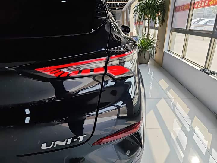 Фото 8 - Changan UNI-T