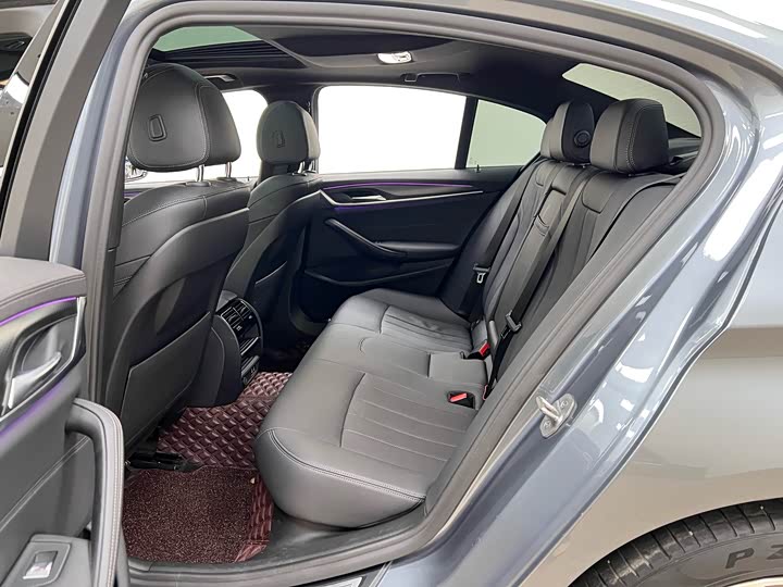 Фото 16 - BMW 5 Series