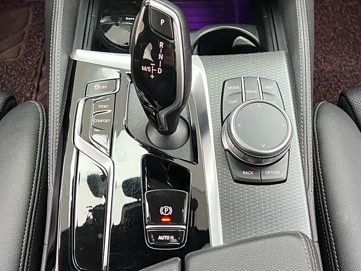 Фото 23 - BMW 5 Series