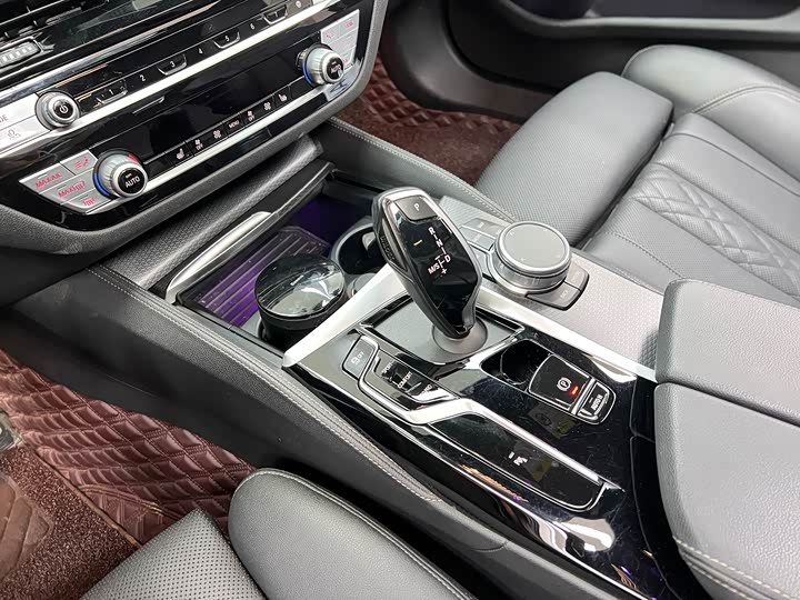 Фото 27 - BMW 5 Series