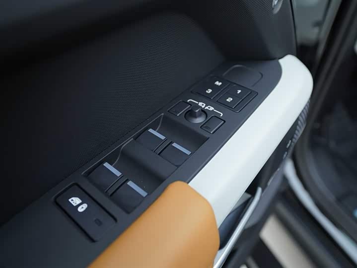 Фото 10 - Land Rover Defender