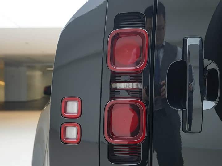 Фото 16 - Land Rover Defender