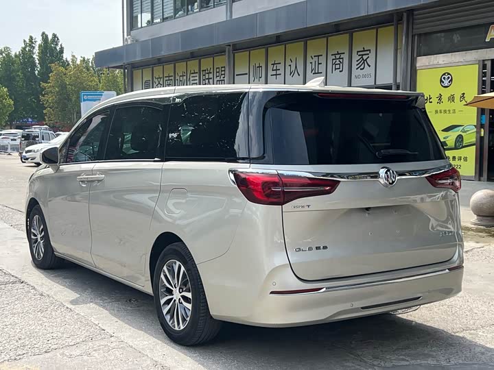 Фото 12 - Buick GL8 ES