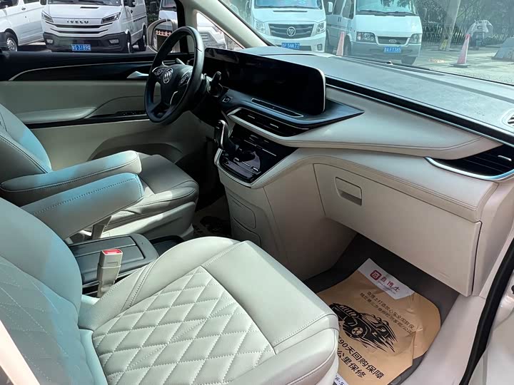 Фото 7 - Buick GL8 ES