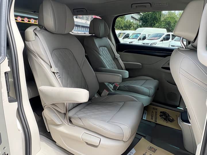 Фото 8 - Buick GL8 ES