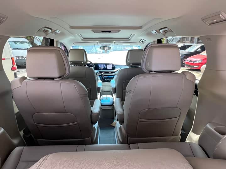 Фото 9 - Buick GL8 ES