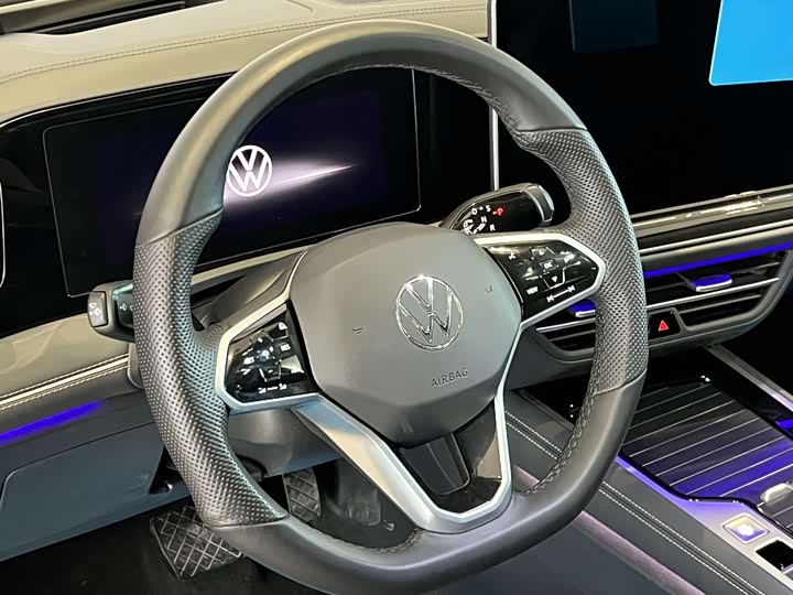 Фото 10 - Volkswagen Magotan