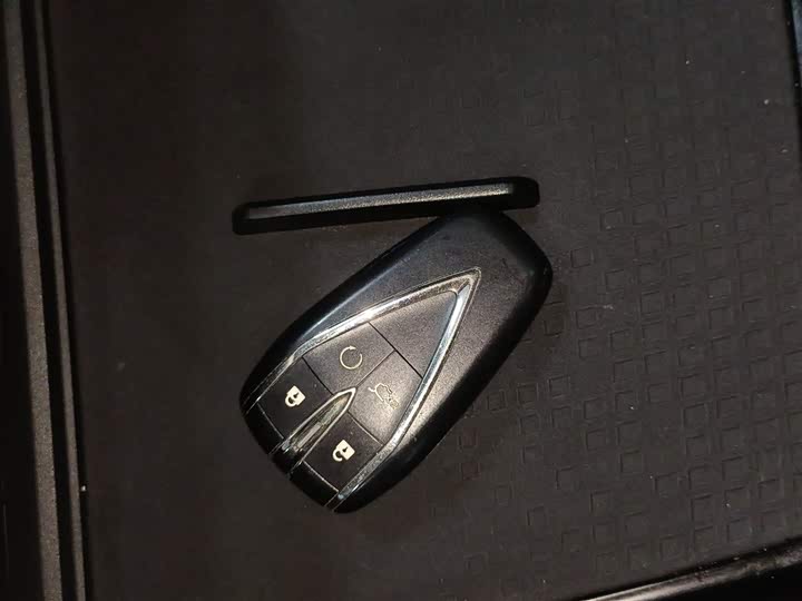 Фото 9 - Changan UNI-T