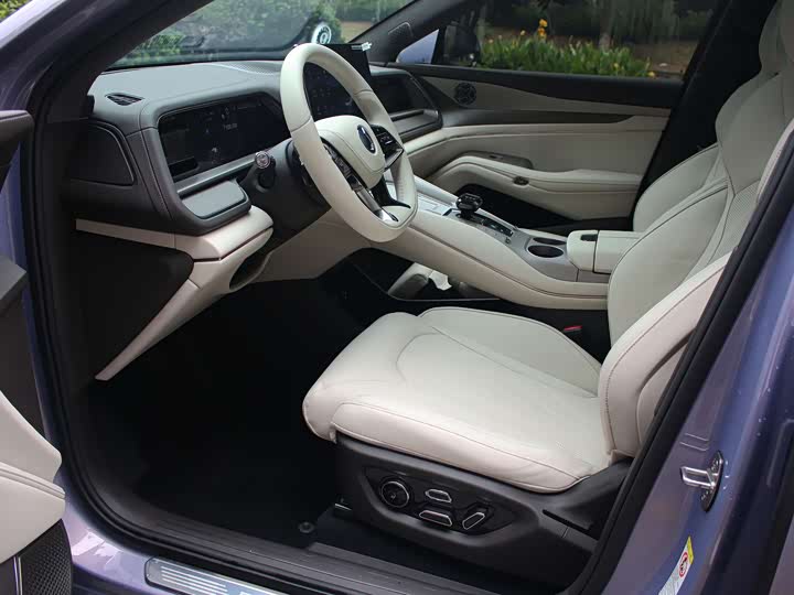 Фото 10 - Denza N7