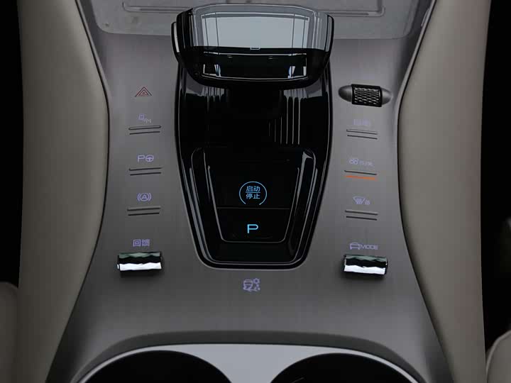 Фото 14 - Denza N7