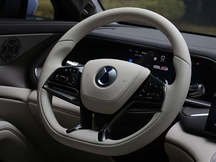 Фото 16 - Denza N7