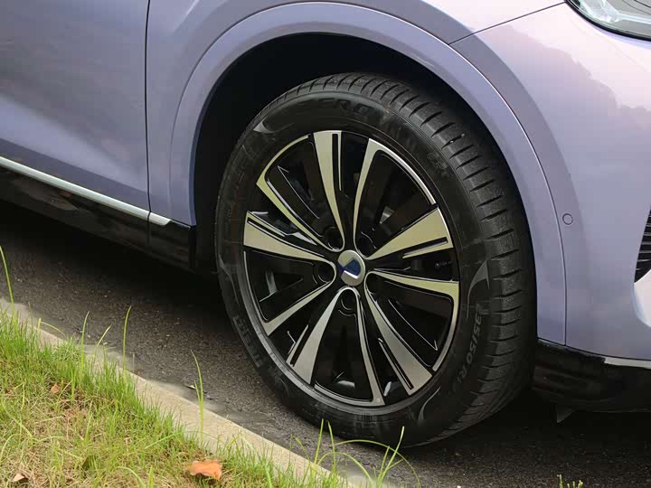 Фото 17 - Denza N7