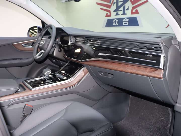 Фото 12 - Audi Q7