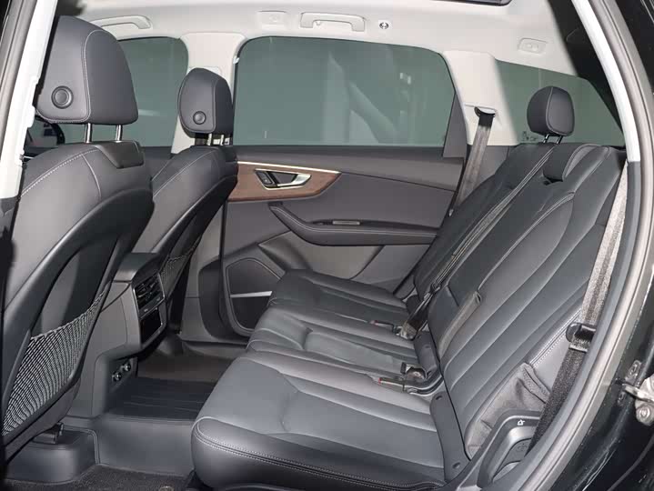 Фото 15 - Audi Q7