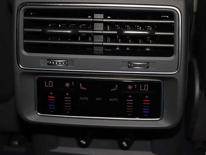 Фото 17 - Audi Q7