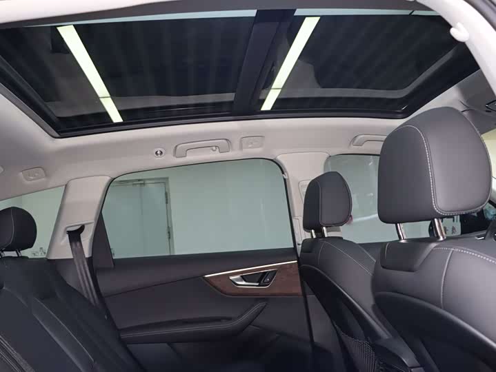 Фото 18 - Audi Q7