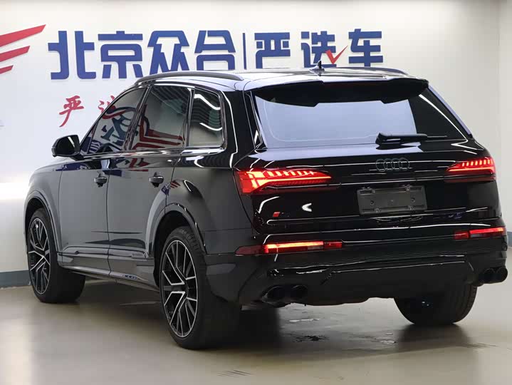 Фото 22 - Audi Q7