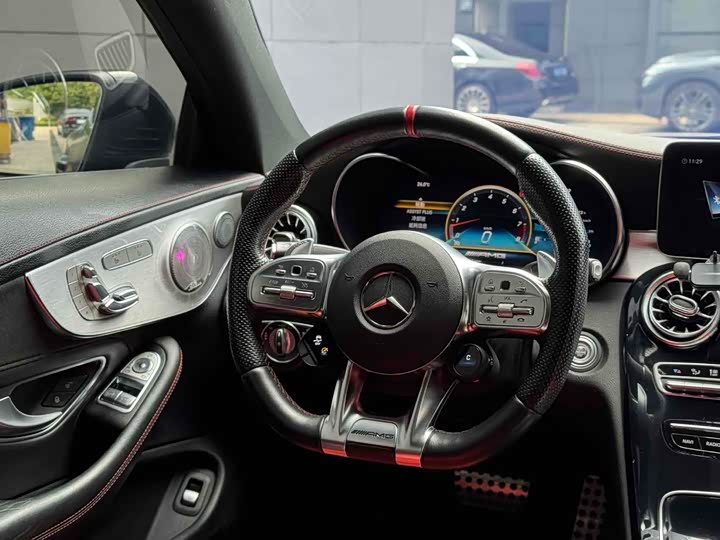 Фото 27 - Mercedes-Benz C-Class AMG