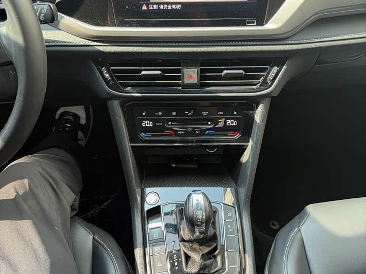 Фото 14 - Volkswagen Tharu EV