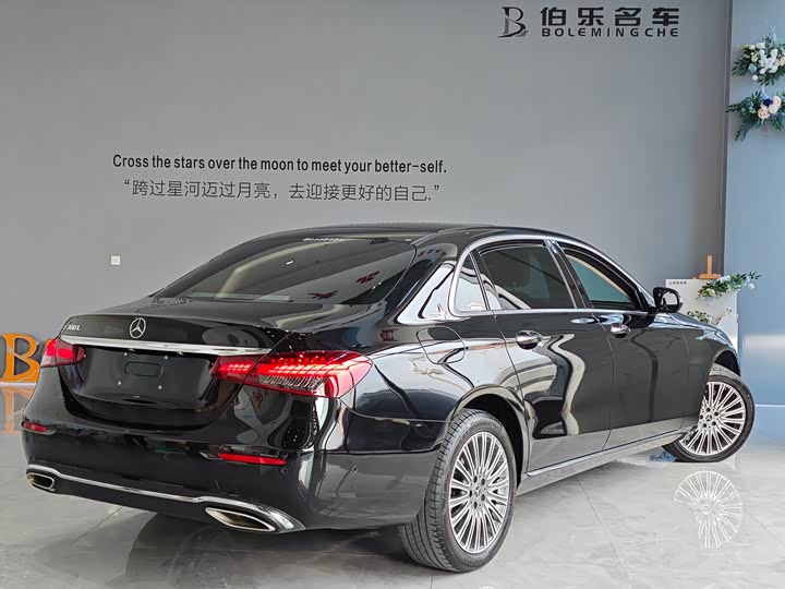 Фото 12 - Mercedes-Benz E-Class