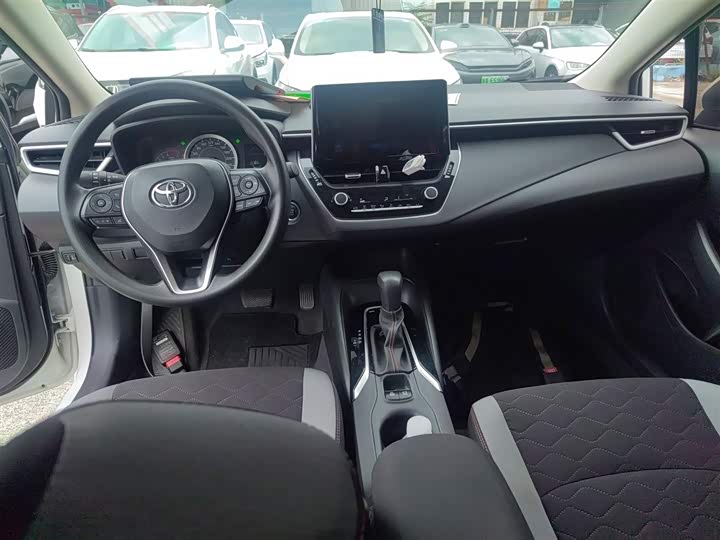 Фото 10 - Toyota Corolla