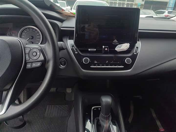 Фото 13 - Toyota Corolla