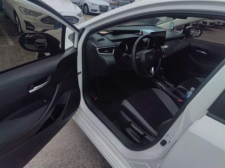 Фото 16 - Toyota Corolla