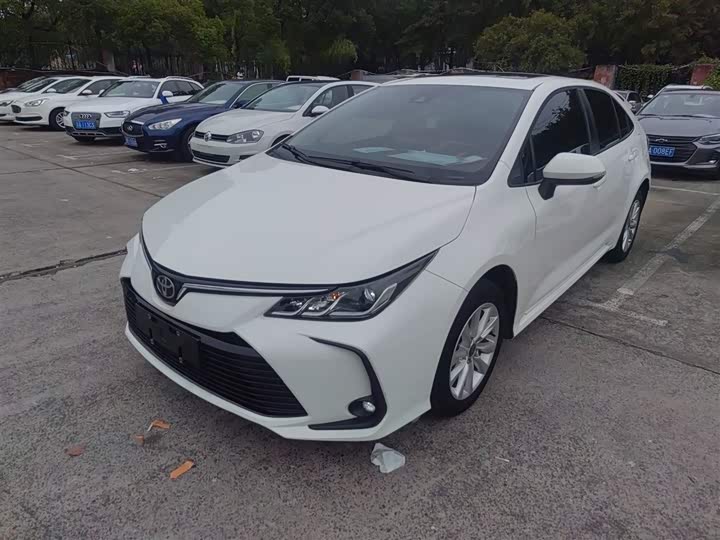 Фото 2 - Toyota Corolla