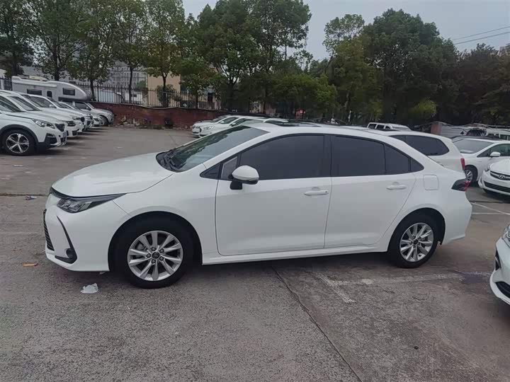 Фото 5 - Toyota Corolla